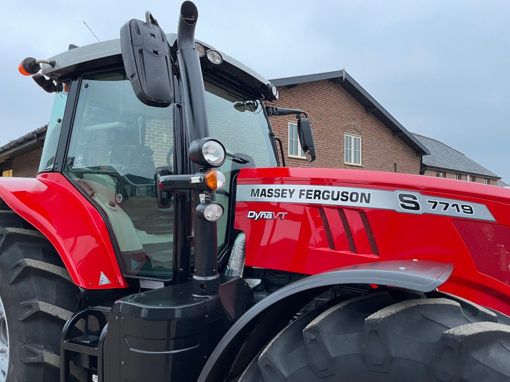 Massey Ferguson 7719S Exclusive