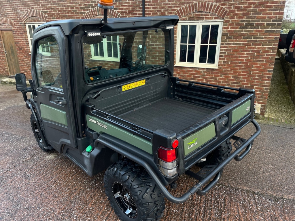 John Deere Gator XUV 865M Gator