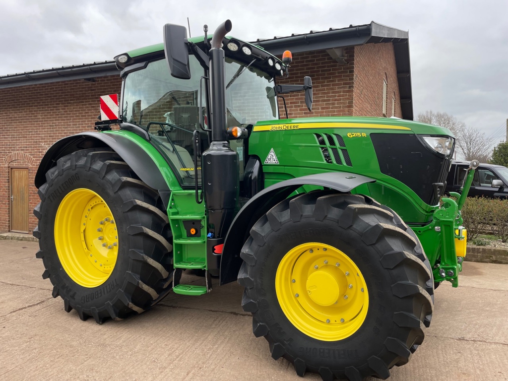 John Deere 6215R