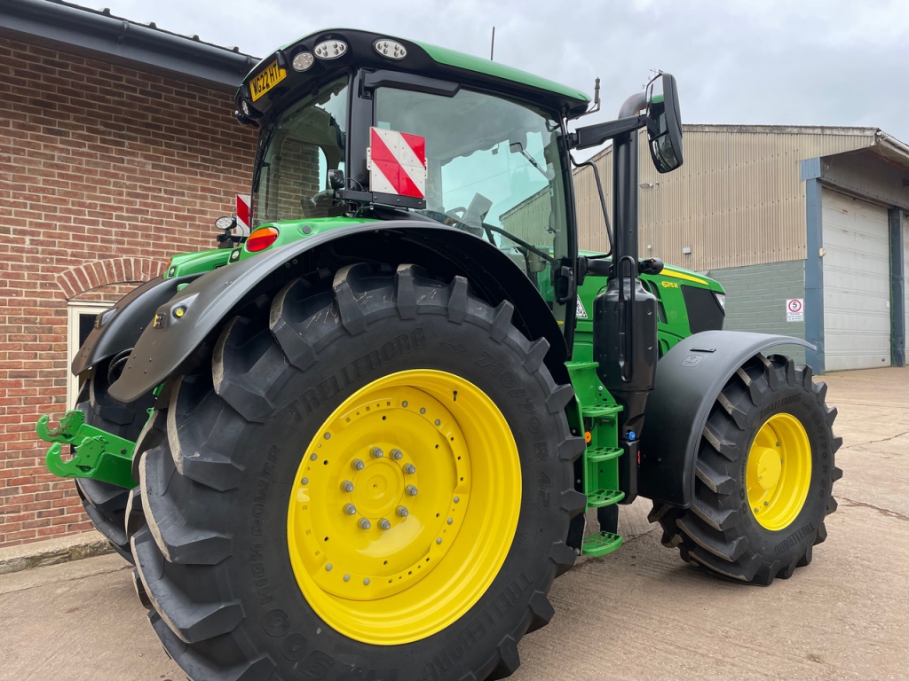 John Deere 6215R