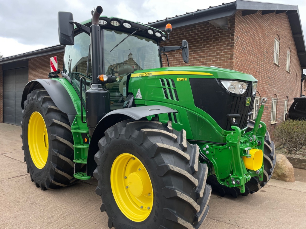 John Deere 6215R