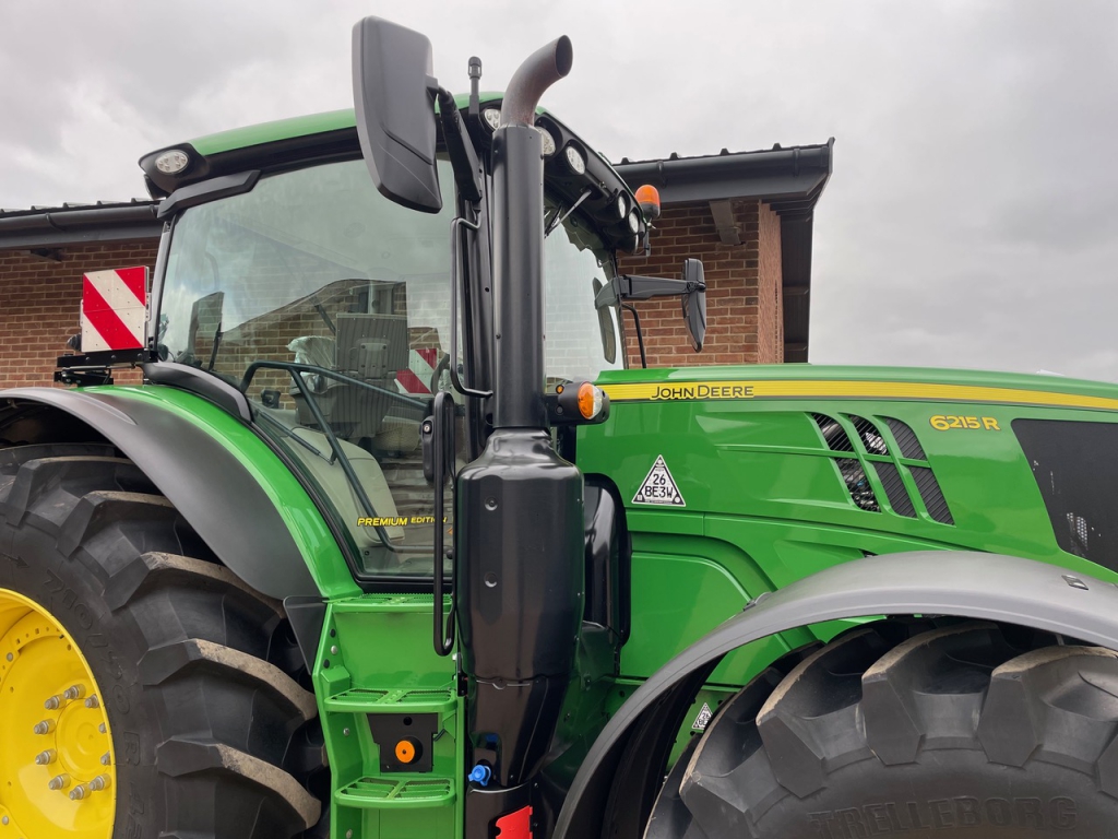 John Deere 6215R