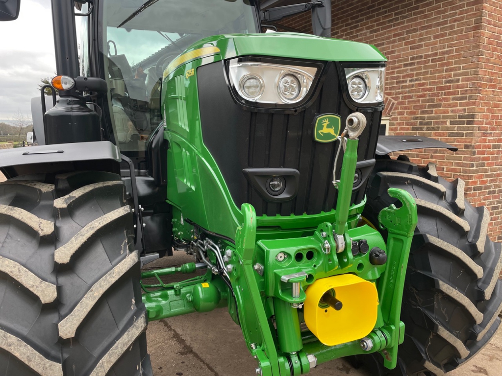 John Deere 6215R