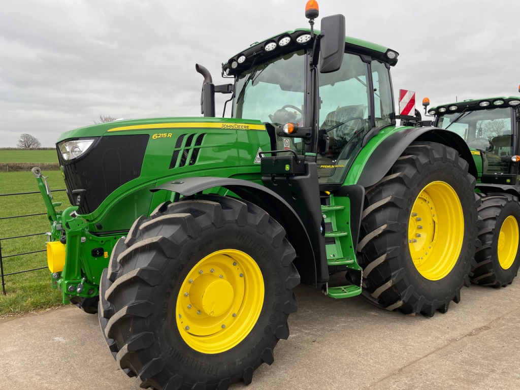 John Deere 6215R