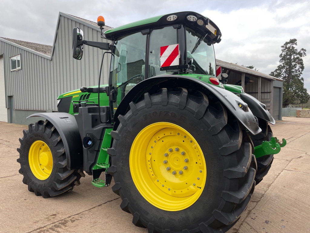 John Deere 6215R