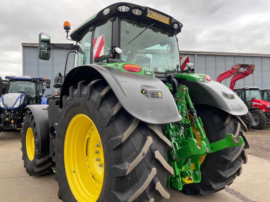 John Deere 6215R