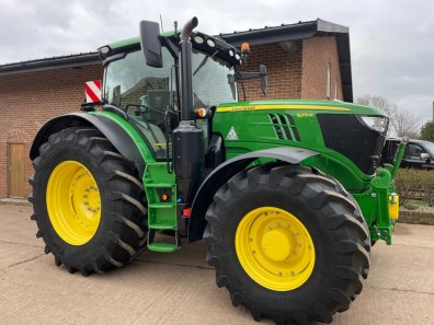 John Deere 6215R