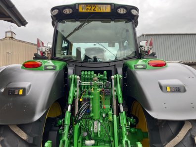 John Deere 6215R