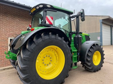 John Deere 6215R