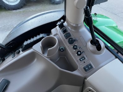 John Deere 6215R