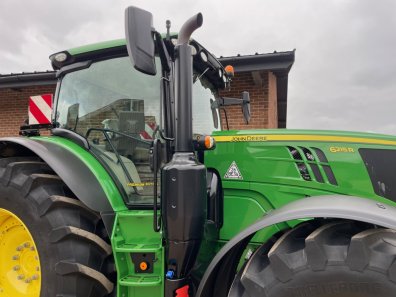 John Deere 6215R