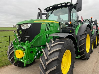 John Deere 6215R