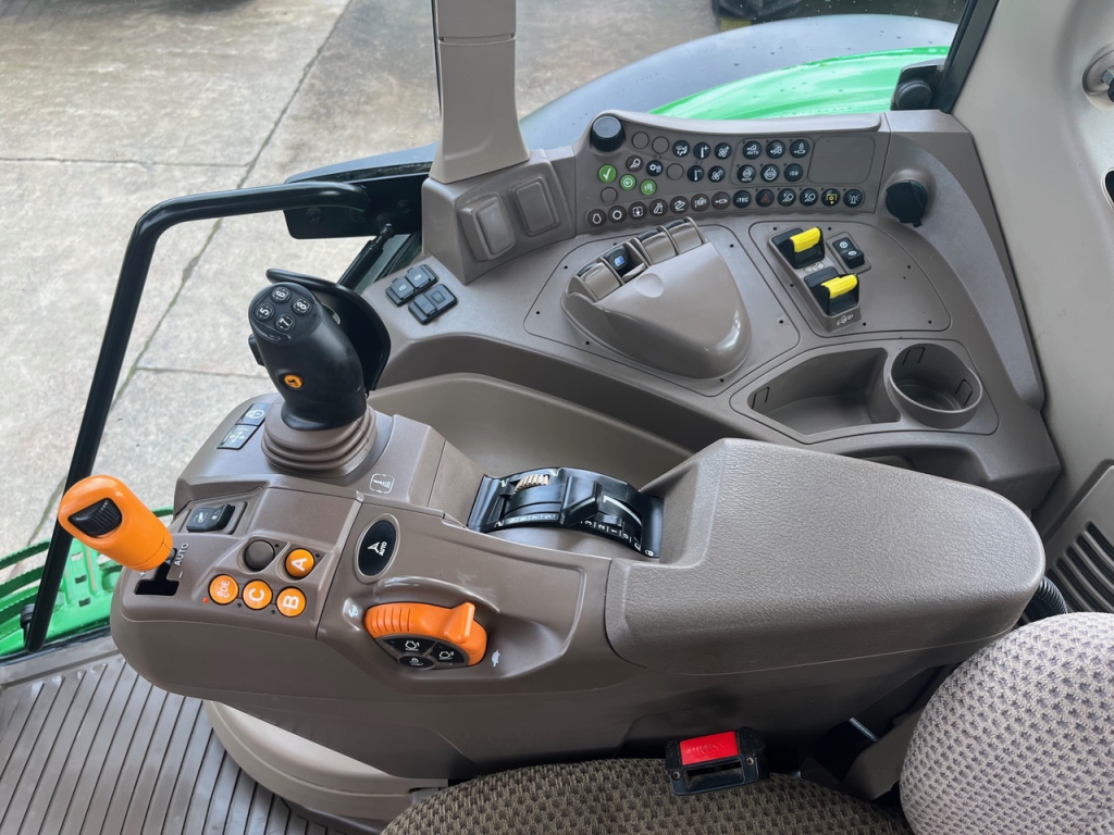 John Deere 6155M