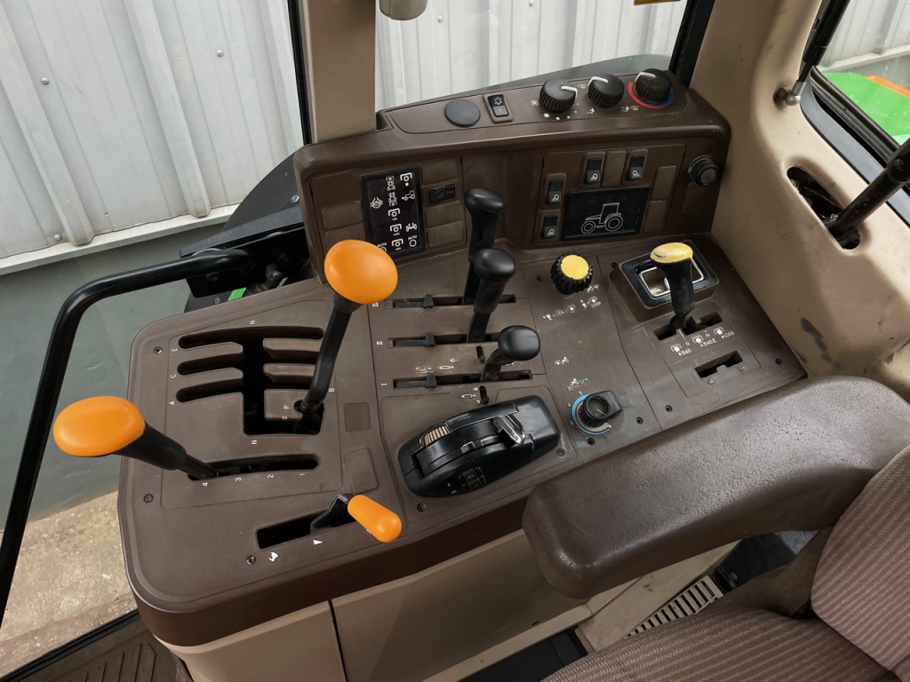 John Deere 6310