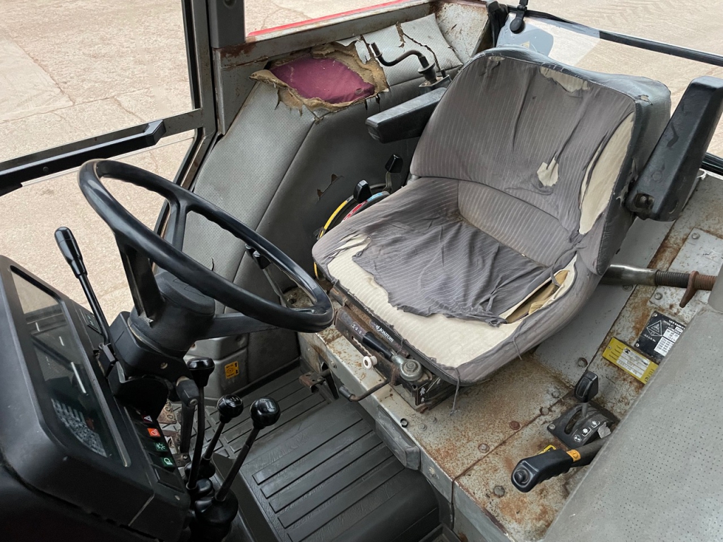 Massey Ferguson 365 Lo-Profile