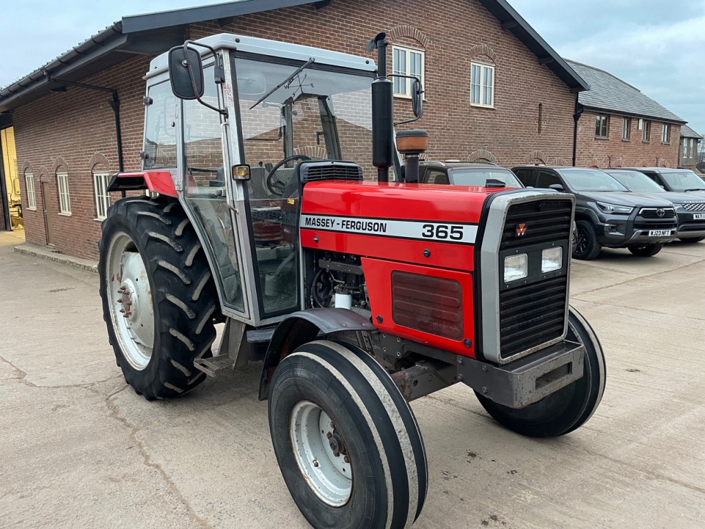 Massey Ferguson 365 Lo-Profile