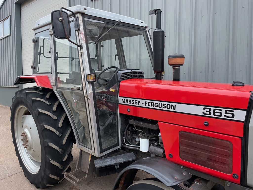 Massey Ferguson 365 Lo-Profile