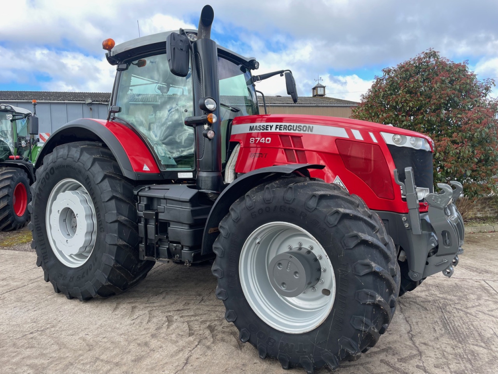 Massey Ferguson 8740