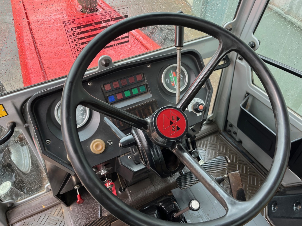 Massey Ferguson 699