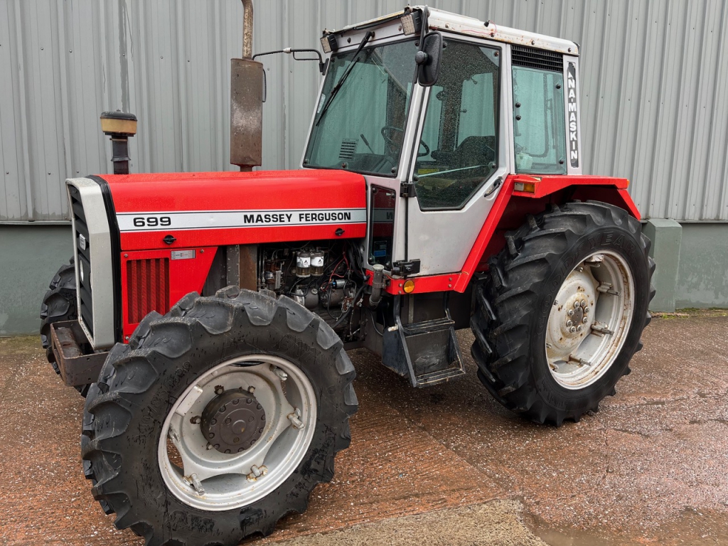 Massey Ferguson 699