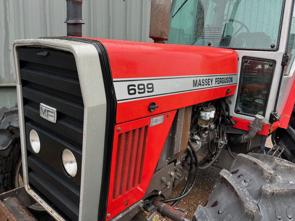 Massey Ferguson 699