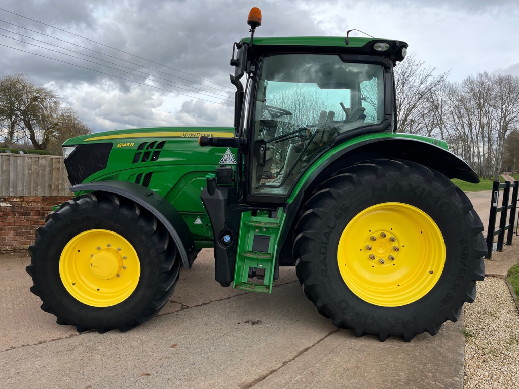 John Deere 6145R