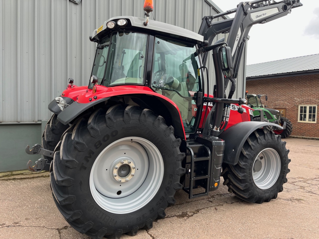 Massey Ferguson 6715S