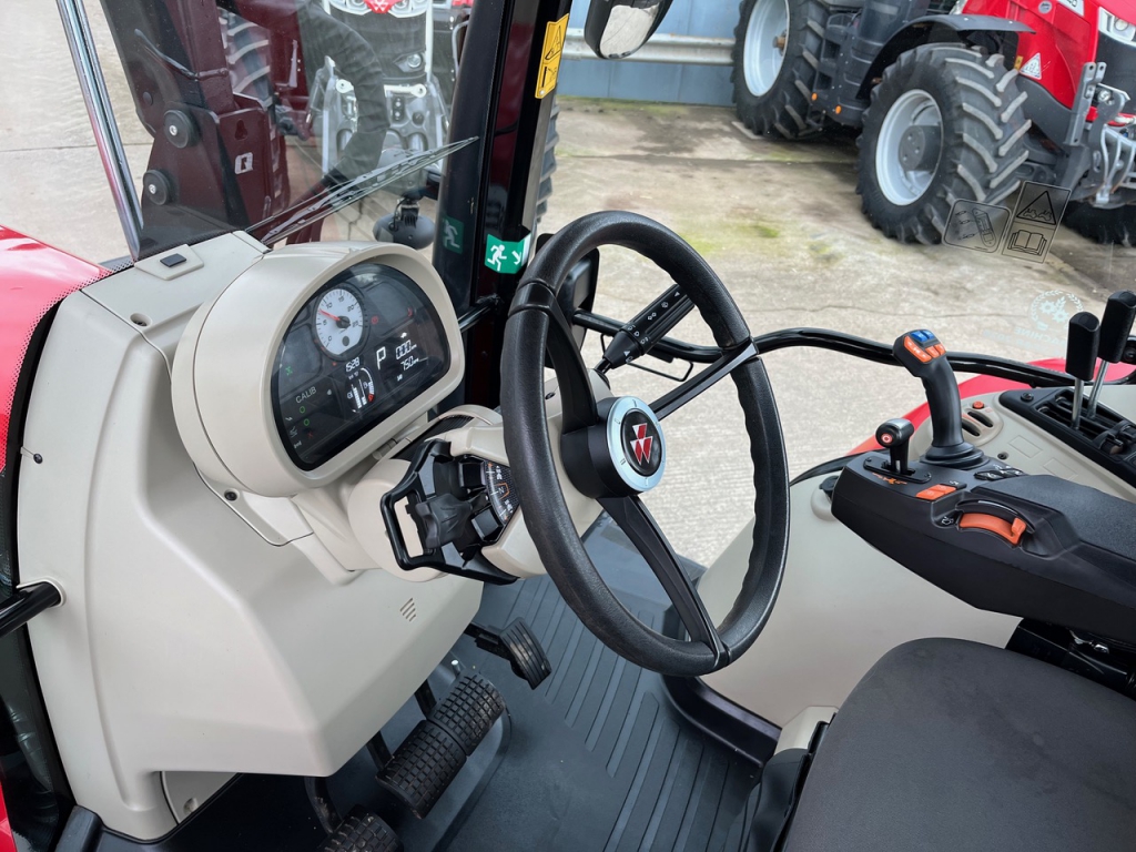 Massey Ferguson 6715S
