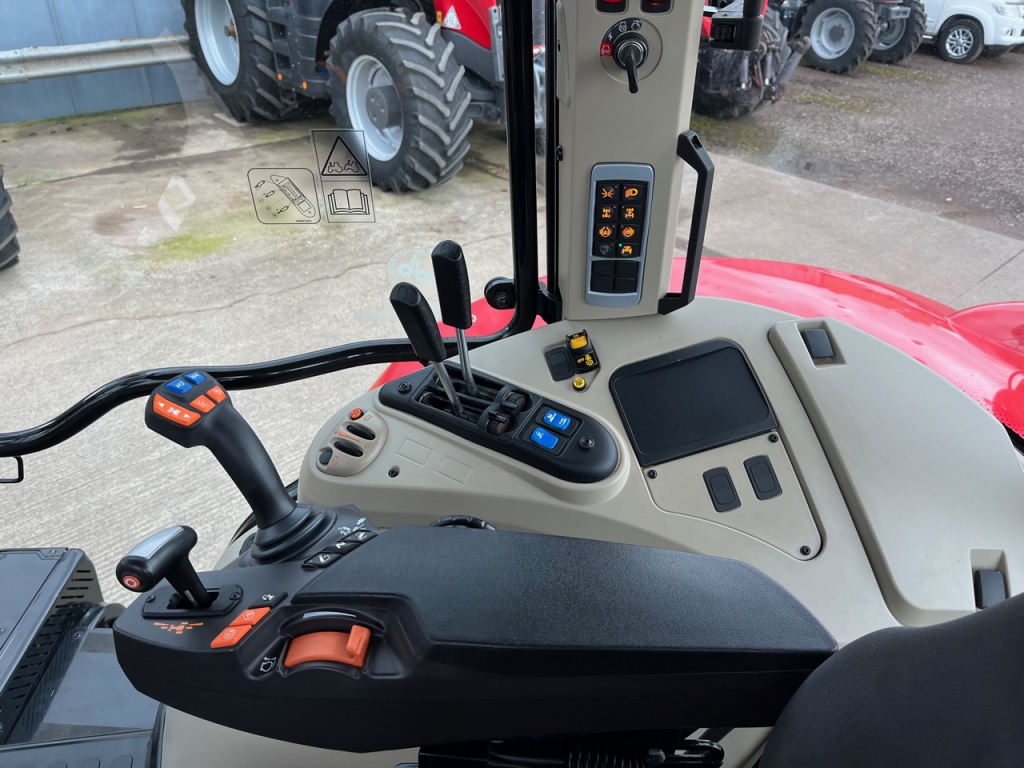 Massey Ferguson 6715S