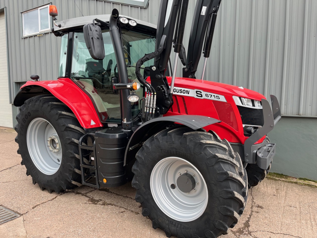 Massey Ferguson 6715S