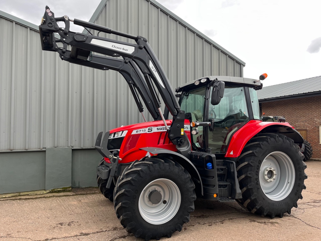 Massey Ferguson 6715S