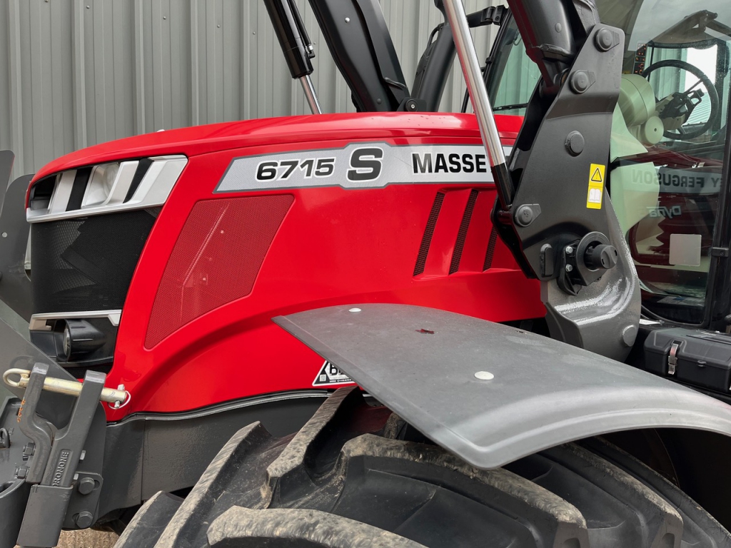 Massey Ferguson 6715S