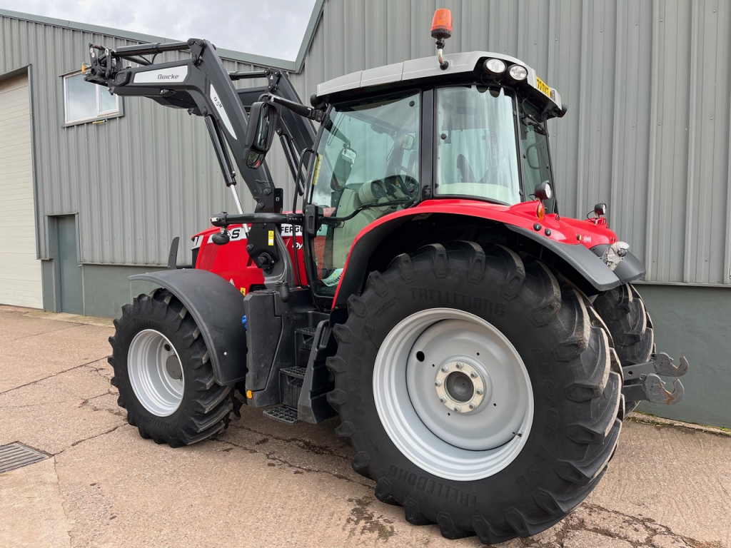 Massey Ferguson 6715S