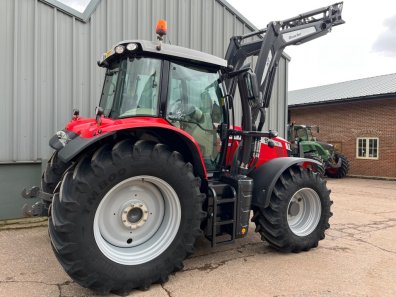 Massey Ferguson 6715S