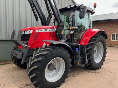 Massey Ferguson 6715S