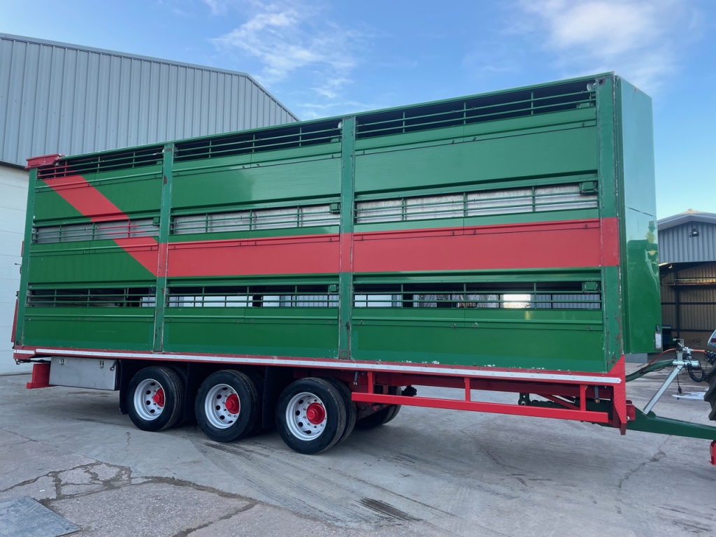 Houghton Parkhouse 30ft 3 deck livestock trailer