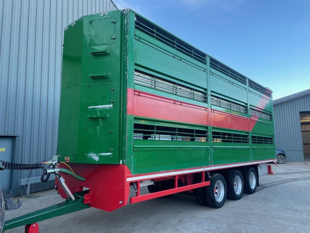 Houghton Parkhouse 30ft 3 deck livestock trailer