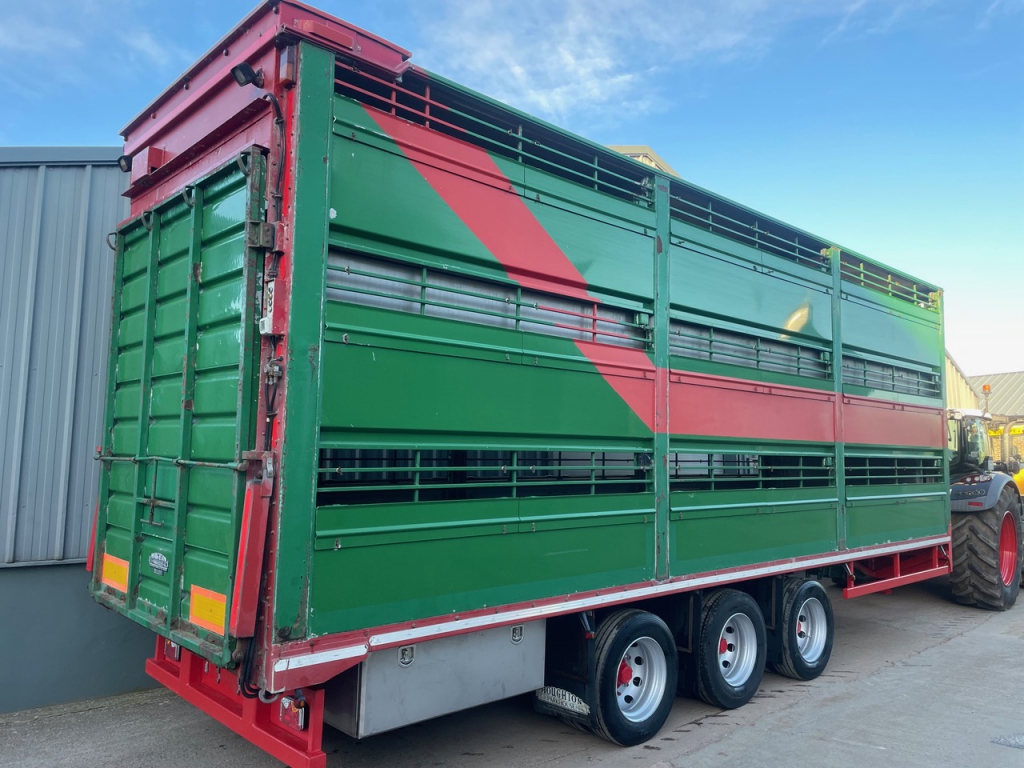 Houghton Parkhouse 30ft 3 deck livestock trailer