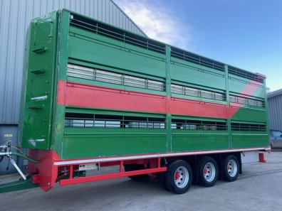 Houghton Parkhouse 30ft 3 deck livestock trailer