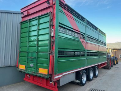 Houghton Parkhouse 30ft 3 deck livestock trailer