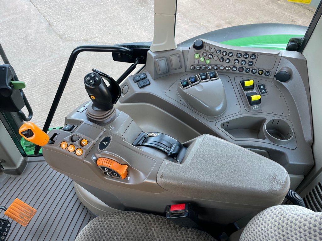 John Deere 6155M