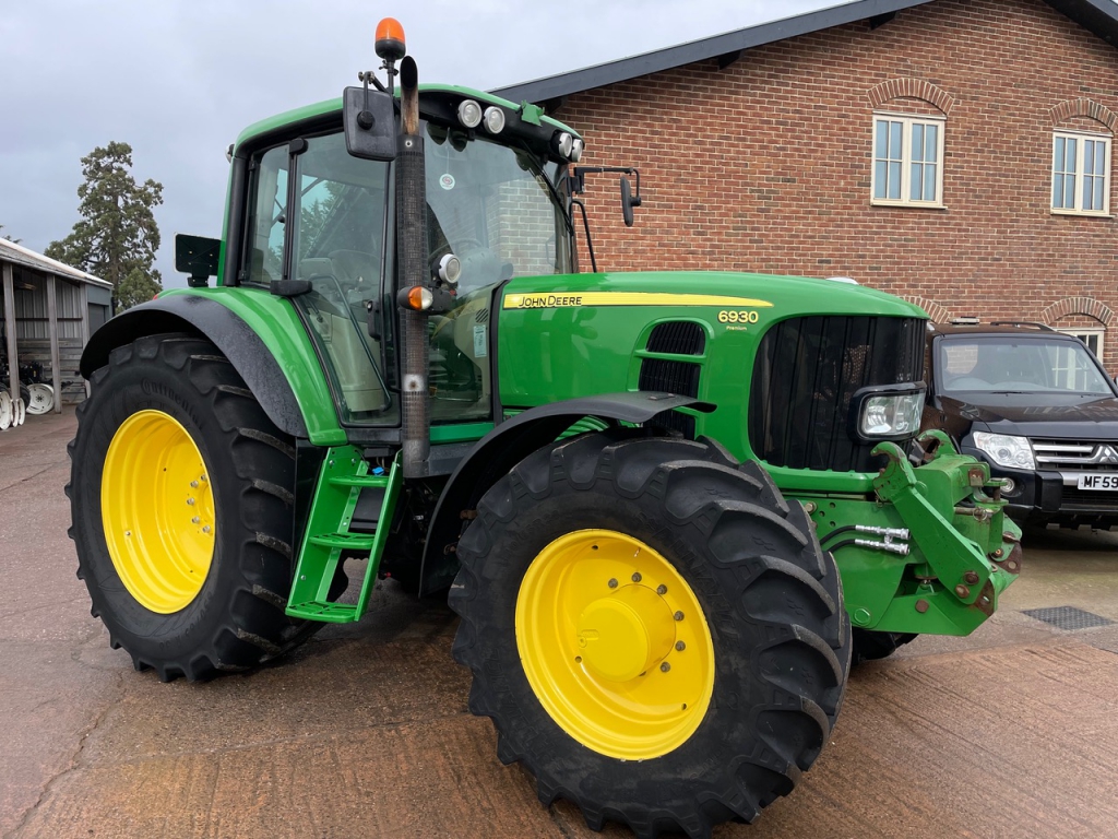John Deere 6930