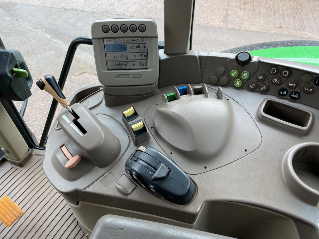 John Deere 6930