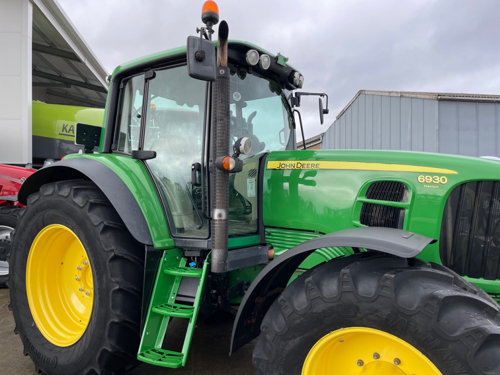 John Deere 6930