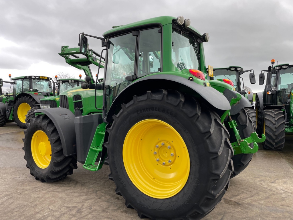 John Deere 6930