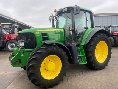 John Deere 6930