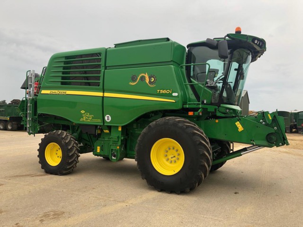 John Deere T560i