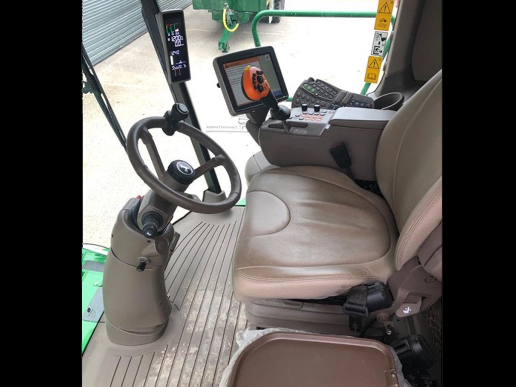John Deere T560i