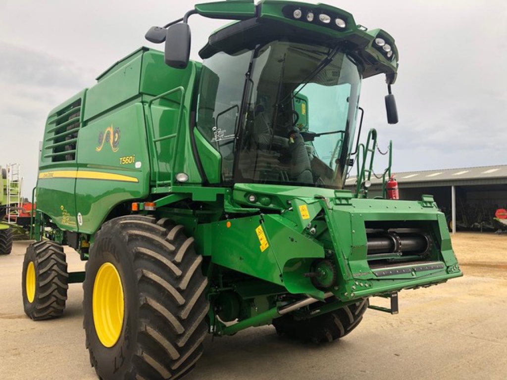 John Deere T560i