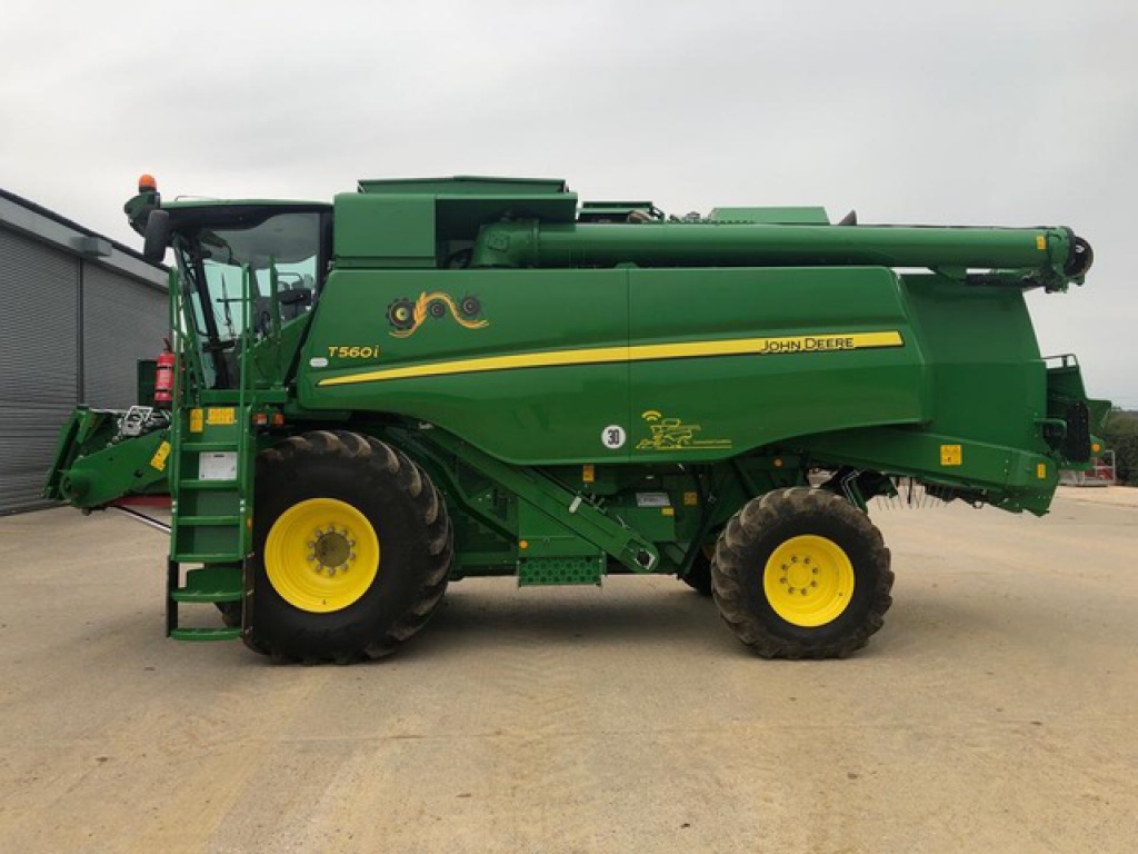 John Deere T560i